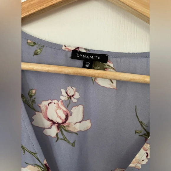 DYNAMITE Floral  Top - Picture 4 of 6